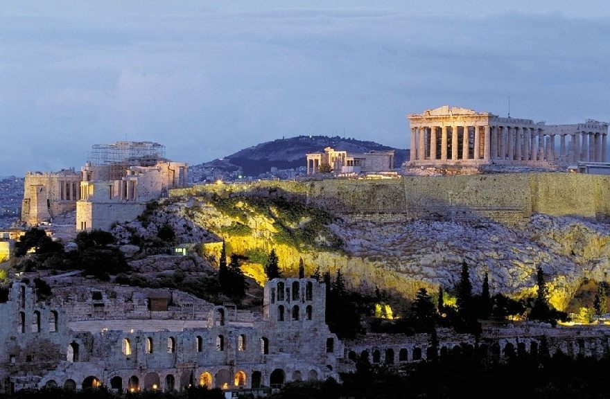 Stadt Athen mit der Akropolis. Besuchen Sie den Grill Athen mit leckeren griechischen Essen in Beckum.